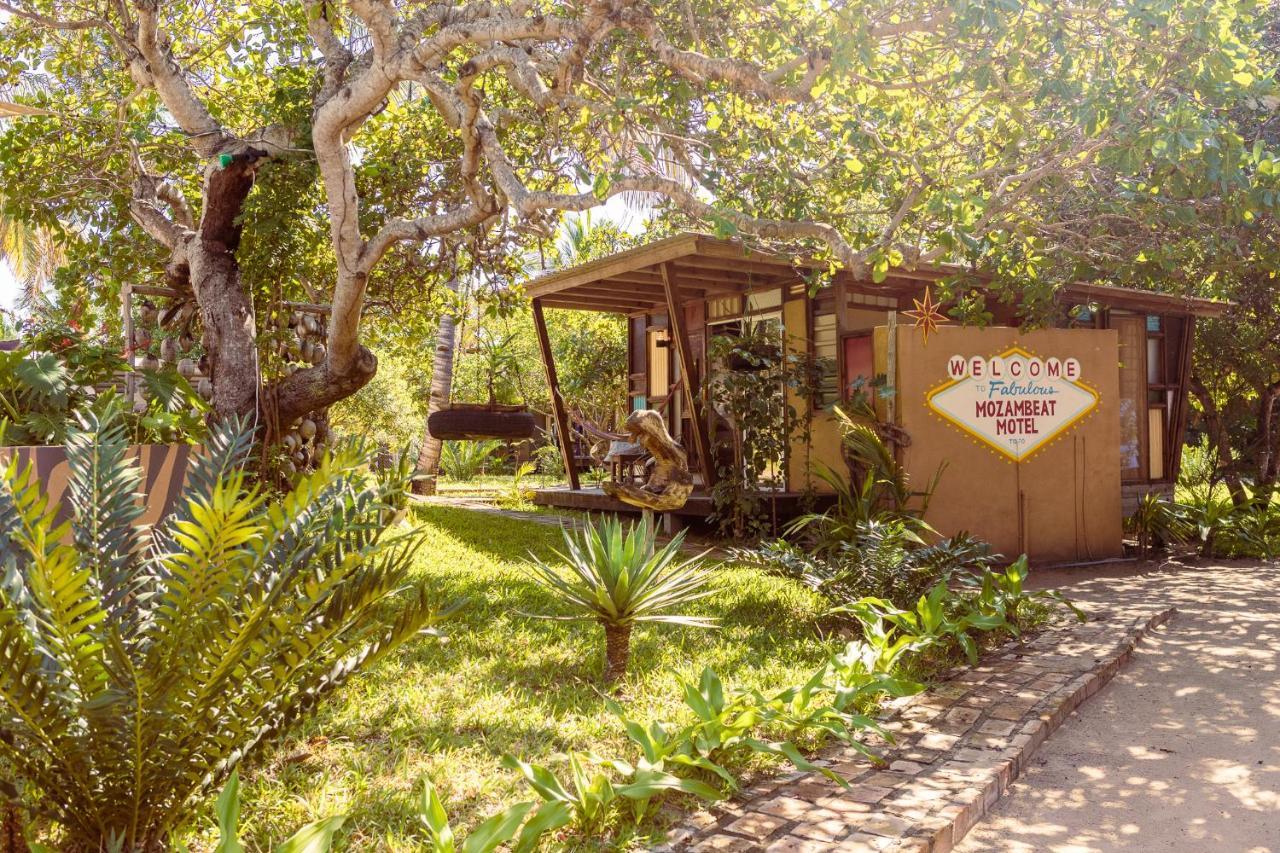 Mozambeat Motel Praia do Tofo Exterior foto